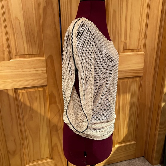 Gracia zip sleeve net blouse size L - Picture 3 of 6